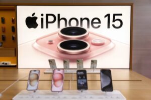 Iphone 15 được Trưng Bày Trong Một Apple Store. Ảnh Bloomberg