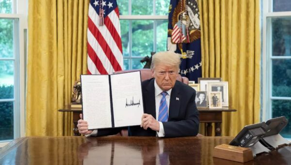 Trump tung kế hoạch AI đầy tham vọng, gỡ bỏ rào cản, phớt lờ bản quyền nội dung đào tạo