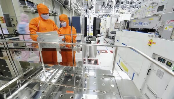 SK Hynix bán sạch chip DRAM, NAND, HBM đến năm 2026 vì AI