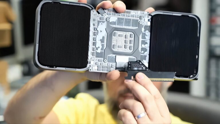 RTX PRO 6000 giá 10.000 USD vô dụng vì gãy chân PCIe