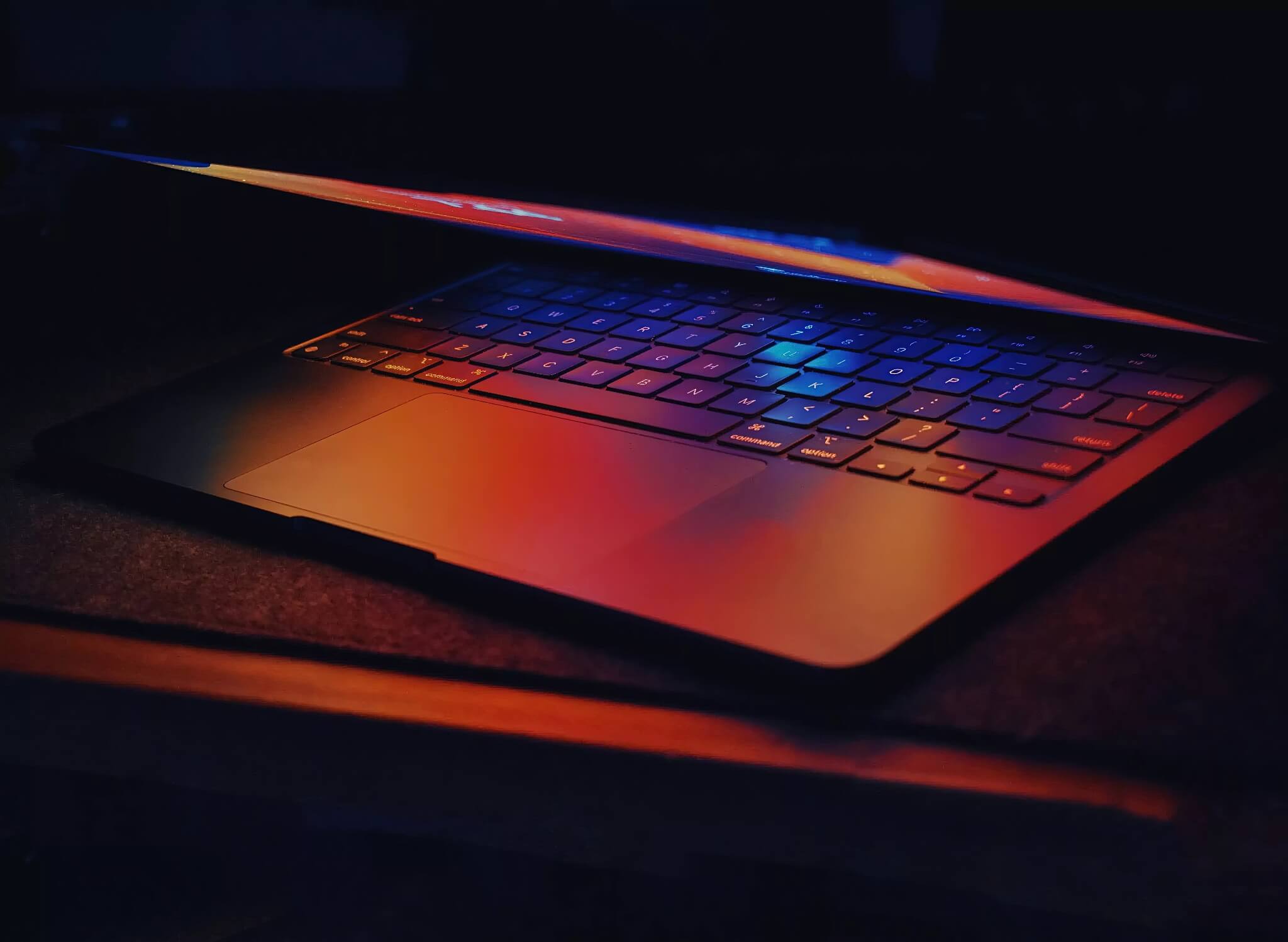 Apple MacBook Pro màn hình cảm ứng và OLED sẽ ra mắt cuối năm 2026