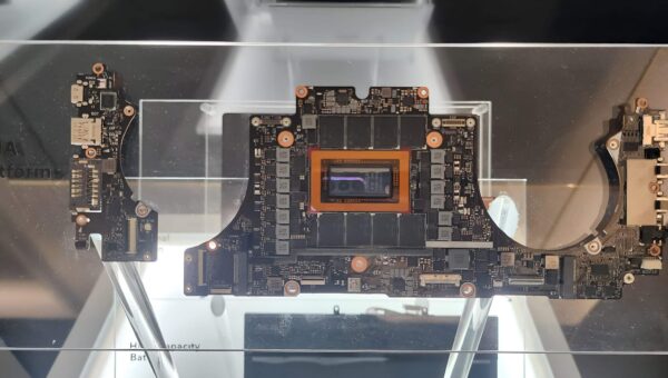 ASUS và Dell trình làng laptop cao cấp dùng chip NVIDIA RTX Spark